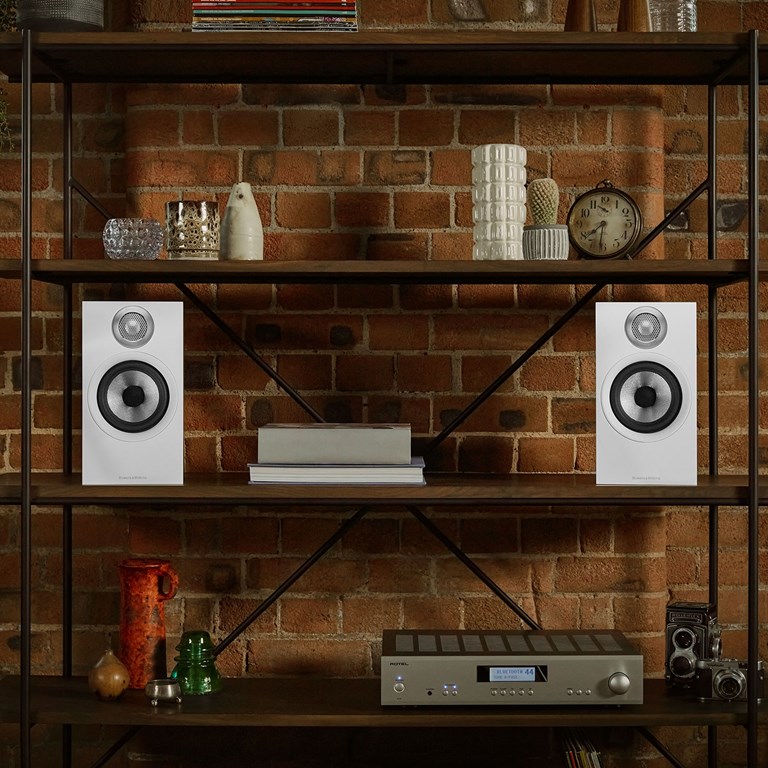 Bowers & Wilkins 607 S2 Anniversary Edition Kompakt høyttaler