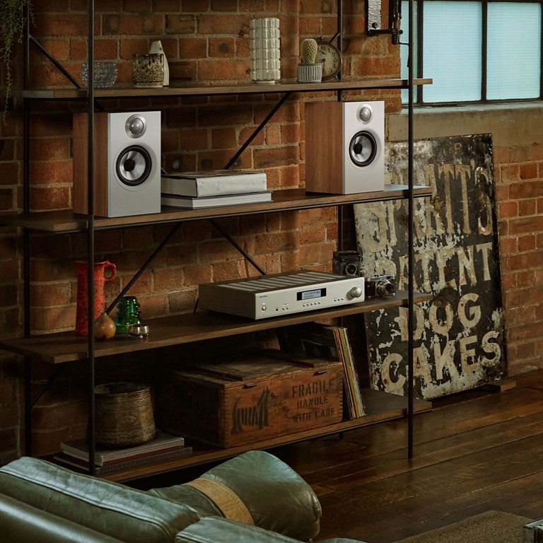Bowers & Wilkins 607 S2 Anniversary Edition Kompakt høyttaler