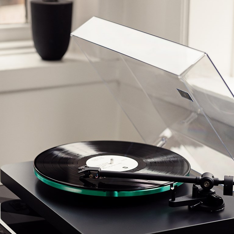 NAD C558 Plattenspieler